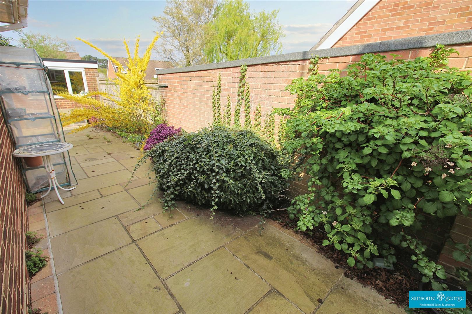White Lodge Close, Tilehurst, Reading